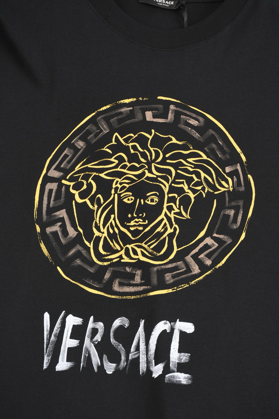 Camiseta con estampado metálico